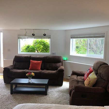 One Bedroom Suite Near Hillside Mall Oak Bay 외부 사진