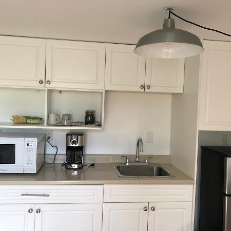 One Bedroom Suite Near Hillside Mall Oak Bay 외부 사진