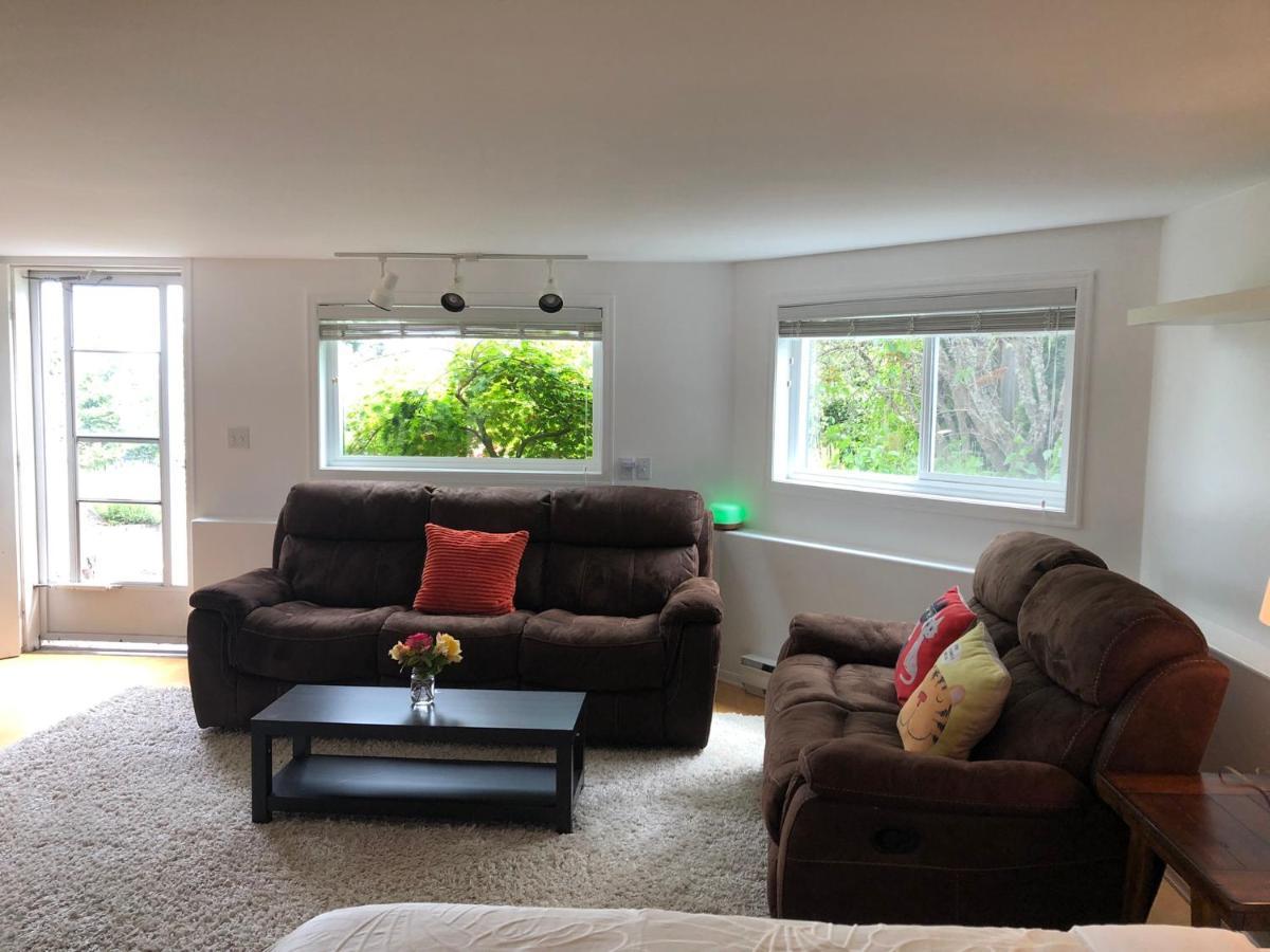 One Bedroom Suite Near Hillside Mall Oak Bay 외부 사진