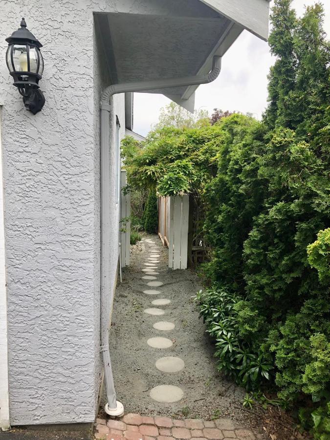 One Bedroom Suite Near Hillside Mall Oak Bay 외부 사진
